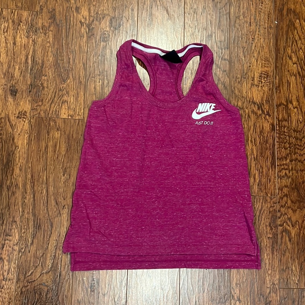EUC NIKE Burgundy racerback tank top logo on front size Small women